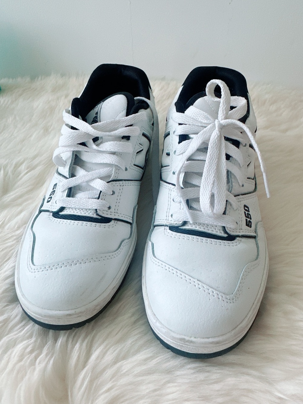 New Balance White and Black Low-Top Sneakers - 550